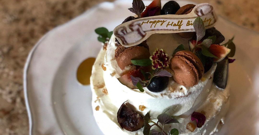 ハーフバースデー＆発表会スイーツ🎂 バースデーケーキNo.394 15センチ生チョコクリーム イチゴトッピング🍓 メッセージプレート✖️2バナナ🍌 アイシングクッキー 6ヵ月を迎えた男の子と初めての発表会でバナナ体操を頑張った男の子のお祝いケーキ🎂 ハーフバースデー