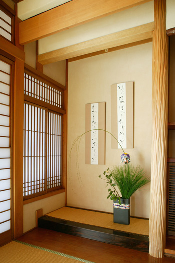 秋田県 横手の正月の床の間飾り104045878 の写真素材 - アフロ