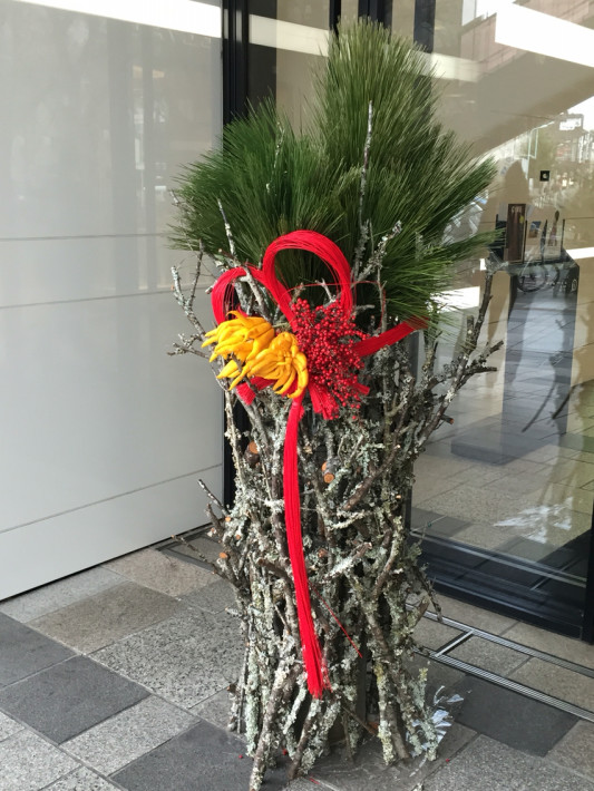 ニューイヤーナチュラルミニ門松 送料無料 インテリア 玄関 お正月飾り 装飾 お祝い 贈り物 プレゼント ギフト お正月アレンジ 迎春 新年 招福年末年始 シック お洒落 モダン 卓上 - 通販家具とインテリアの通販 RoomClipショッピング