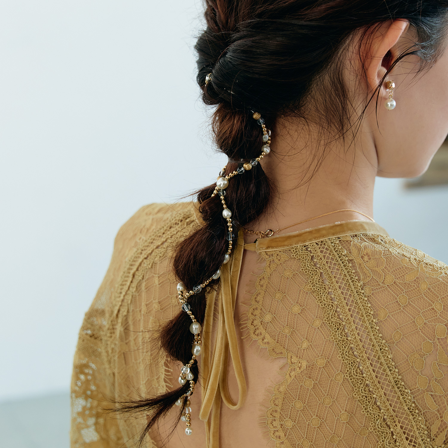 結婚式お呼ばれは「編み込み」ヘアで華やかに！マネしたくなる髪型実例が満載です結婚ラジオ結婚スタイルマガジン