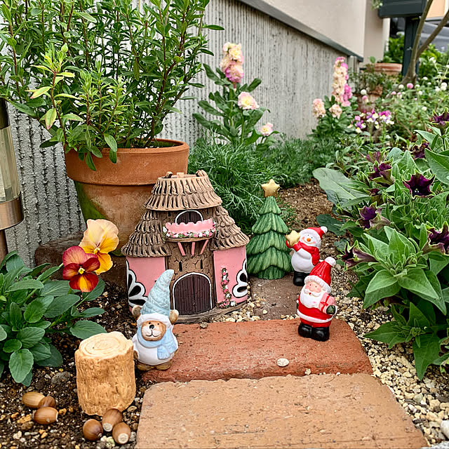 プロが指南 クリスマスガーデニングを楽しもう！世界の実例もたっぷりご紹介Hello Interior NOTEノート