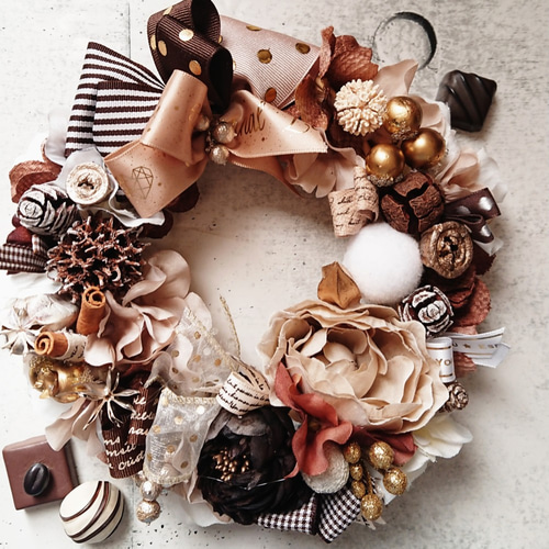 ラウンドバレンタインデーリース。 オレンジとダークチョコのタルトリース バレンタインデー チョコレート スイーツモチーフ