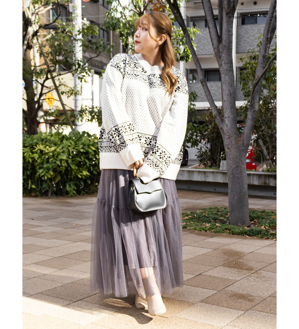 これぞ王道。ふんわりの白で大人可愛い♡彼とのクリスマスで〝攻める〟デートコーデファッションメディア - andGIRLアンドガール