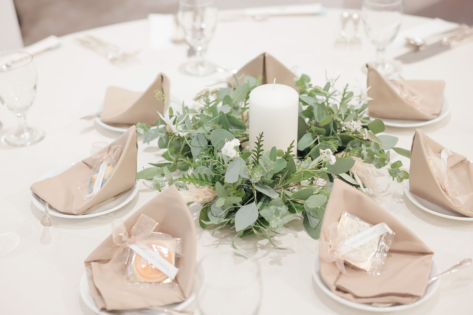 結婚式のテーブル装飾！“花以外”でステキに飾るアイデア集！結婚ラジオ結婚スタイルマガジン