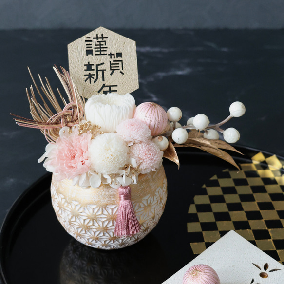 新年を祝うお正月飾り＊ゴールドとホワイト縁起結び水引き可愛いマムのしめ縄しめ飾り＊無料ラッピングあり しめ縄・しめ飾り iko 通販16665186Creema クリーマ