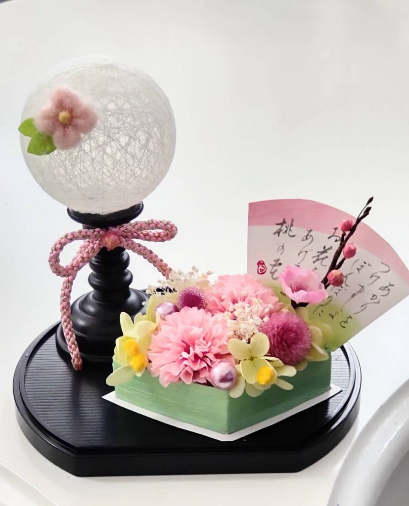 フラワーアレンジメント・雛うさぎ 和風アレンジ ひな祭り 花 プリザーブドフラワー アートフラワー 初節句 プレゼント 桃の節句 かわいい オシャレうさぎ 兎 お雛様 -アトリエ パレット - プレゼント＆ギフトのギフトモール