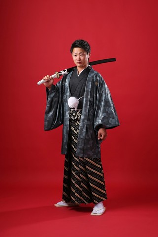 丑年生まれの「年男年女」がまとうきもの正月