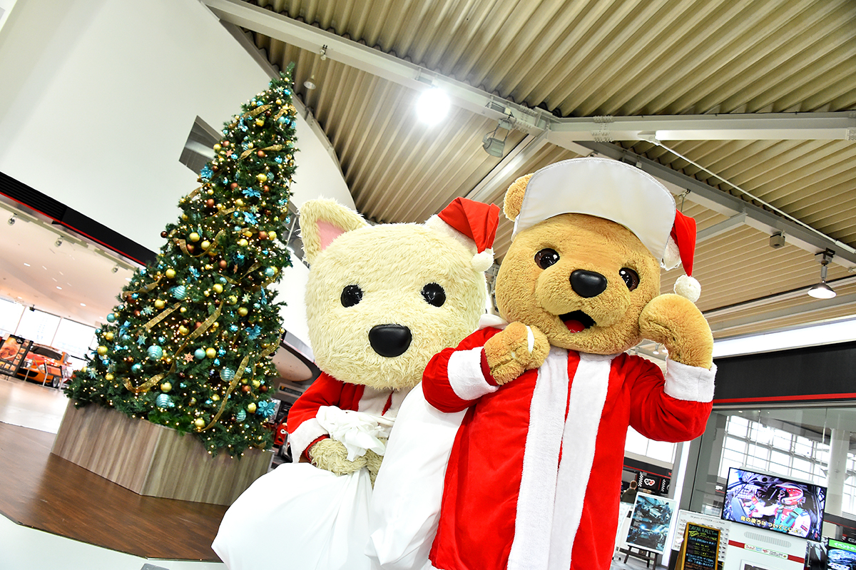 大きな笑顔でメリー クリスマスを叫ぶサンタの衣装と伝統的な赤白のふわふわトリムのお祝いの背景装飾で詳しく説明された表情豊かなポーズイラスト素材透過、PNGフリー画像ダウンロード- Pngtree