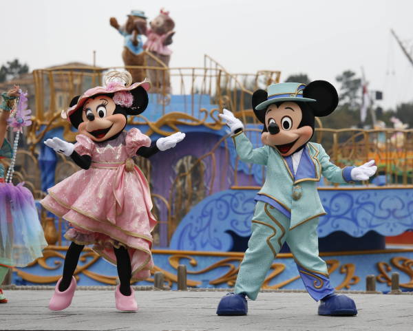 ❤︎ 上海ディズニーの装飾たち🌸 イースターエッグのキャラクターが可愛い🌈 日本も来年はイベントやってくれるといいなあ🌼 バルーンもいろんな種類があって可愛かった🎈 .上海ディズニーランド上海ディズニー ディズニー shanghaidisneyland