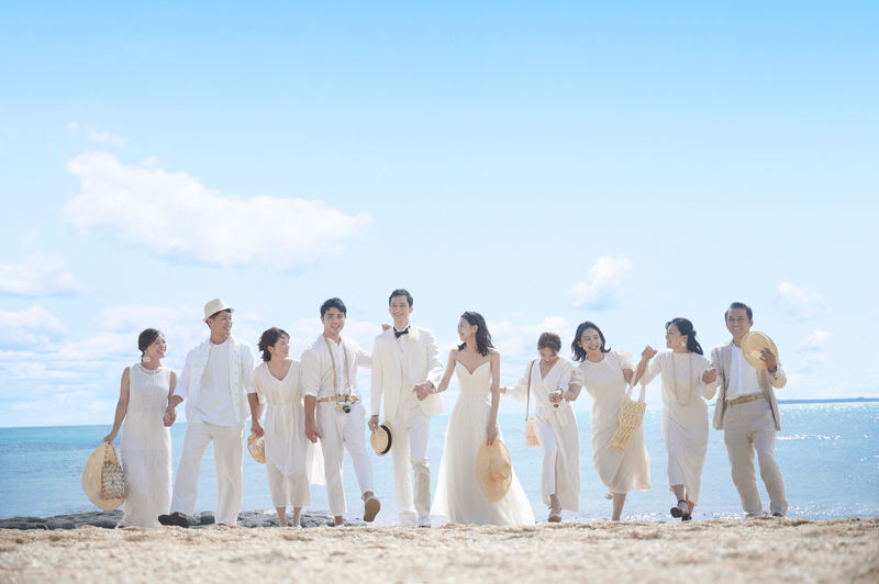 沖縄でのリゾートウェディング◇*ゲストの服装はどうする？＊「Strawberry」