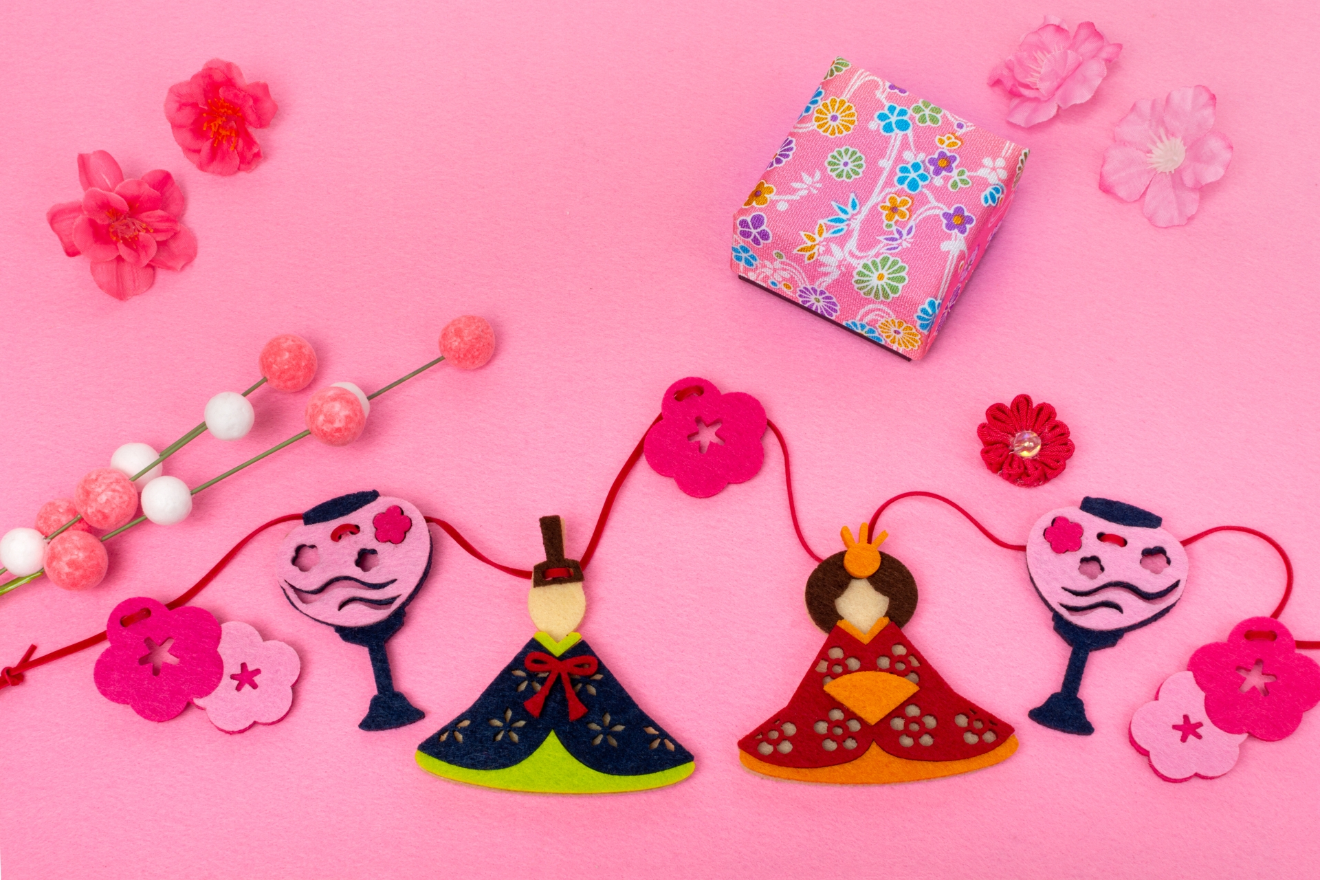 色画用紙と紙皿で作るユラユラおひなさま Hoickレシピ