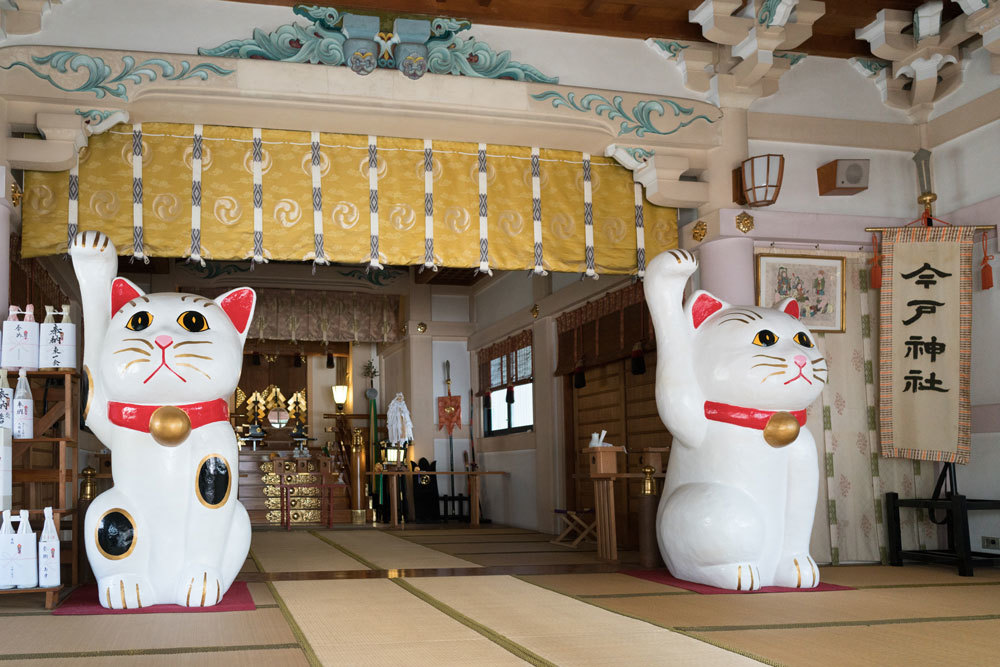 Amazon.co.jp: 招き猫 開運 神田神社 ツインセット 金銀猫 風水 ご利益あり : ホーム＆キッチン