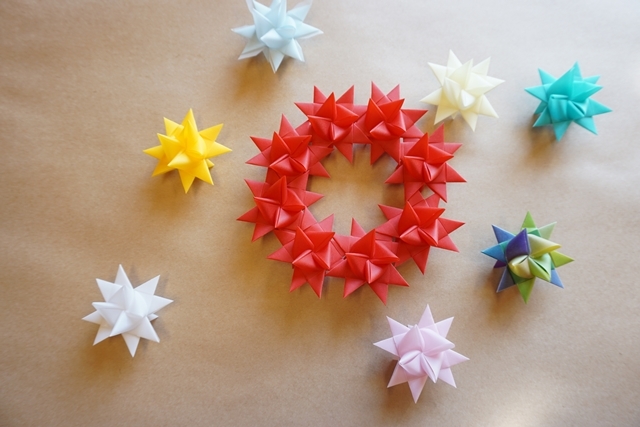 折り紙の星。簡単に子供でも一枚で出来る作り方。幼児の12月のクリスマスや7月の七夕飾り付けの保育の製作にもおすすめです♪おりがみっこⅡ