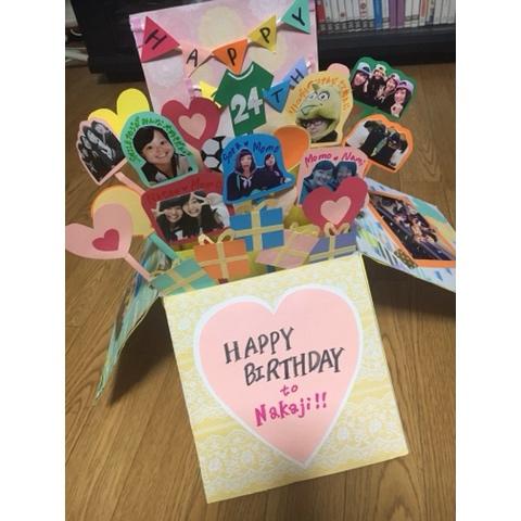 息子の誕生日に作った,サプライズボックス🎁, 9歳なのに、8歳と間違えて書いて、誤魔化しました🤣,インスタで見て作ってみたくて、作ってみたら息子むちゃくちゃ驚いて喜んでくれました🙌, 蓋を開けるとパカっと開くので、何度しても楽しい❤️,箱はダイソーの紙BOXを4箱。, 四隅をカッターで切って、切った部分にマスキングテープを貼ってきれいにしました✨,