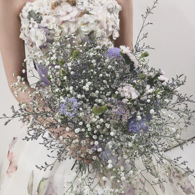 ウェディングブーケとブートニアのセット♡スイトピーブーケ♡かすみ草ブーケ♡前撮り 生花 いつの時代も大人気! カスミソウブーケ結婚式 フラワー生花 ブーケ ブートニア– 結婚式準備サイトCORDY コーディ