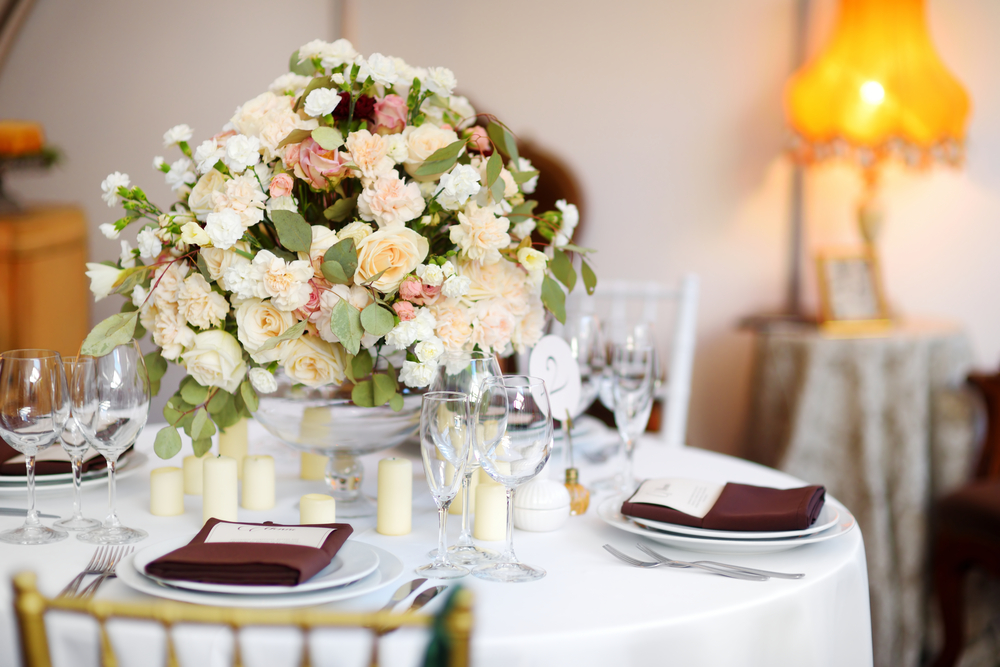 結婚式を彩る！「花」のコーディネートアイデアと費用相場まとめ