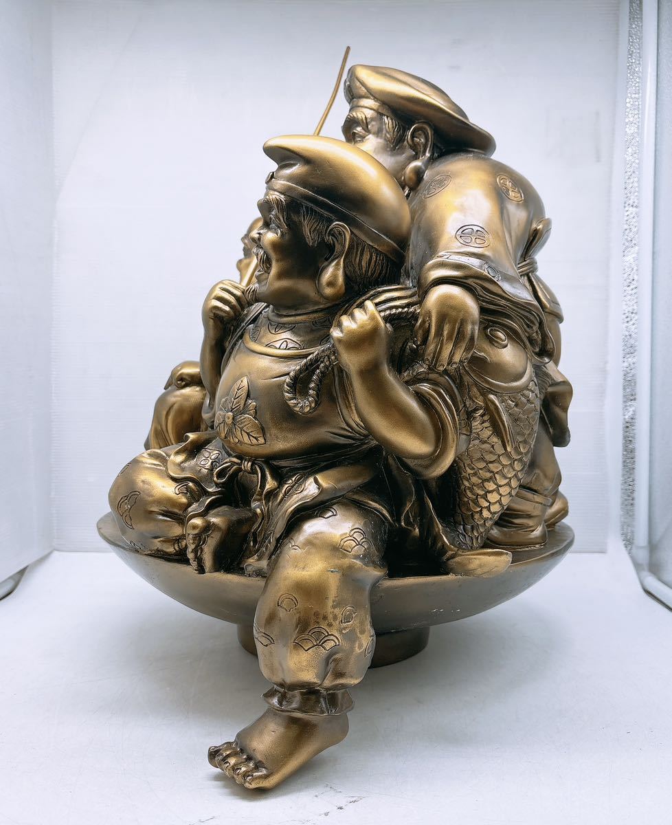 スタッフおすすめ の布袋様の置物！ 布袋様って？？ 布袋 ほてい は日本で信仰されている七福神の一人👏まんまるおなかと、にこにこ笑顔、大きな袋が特徴 度量の広さや心の大きさを表しているのが、 手に持っている袋だと考えられているみたい！笑門来袋や夫婦円満