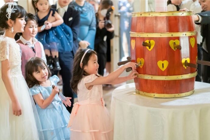 みんなで盛り上がる！ 最新版 ゲスト参加型の結婚式演出実例50選.美花嫁図鑑 farny ファーニー お洒落で可愛い花嫁レポが満載！byプラコレ