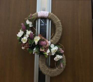 玄関に飾るお正月飾りはいつからいつまで？正しいルールを解説 – 土と風の植物園