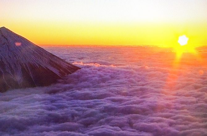 鶴岡八幡宮の正月風景の写真素材FYI07530310ストックフォトの Qlean Market キュリンマーケット