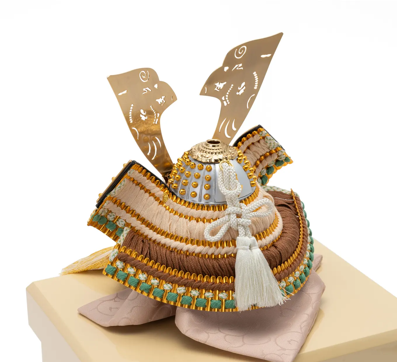 ちりめん細工かぶと飾りミニ 石川紙業 五月人形 五月飾り コンパクト おしゃれ かわいい ミニ 小さい 室内 玄関飾り 美濃和紙 初節句 和紙 人形ちりめん 兜 かぶと こいのぼり 置物 手作り お祝い ギフト こどもの日 和雑貨 起き上がり 鯉のぼり 端午の節句 飾り