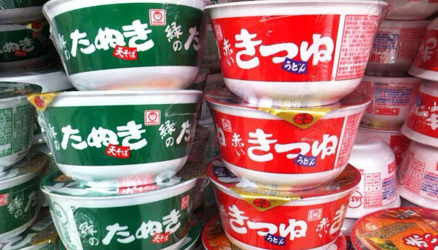 クリスマス赤と緑のアルゴルのシームレスなベクター画像パターン背景。クリスマスセータースタイルの織物印刷。クラシックストッキングダイヤモンドチェックファブリックテクスチャー。パターンタイル見本が含まれています。」のベクター画像素材 ロイヤリティフリー