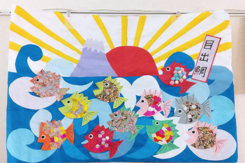 お正月🎍壁面壁面制作壁面製作壁面飾り幼稚園保育園工作子育てイラスト画用紙療育放課後等デイサービス児童発達支援お正月happynewyear