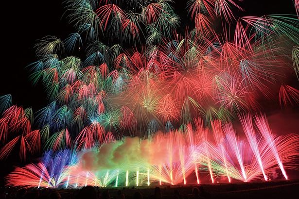 2024年版 諏訪湖祭湖上花火大会 水上スターマインは必見！長野で夏を感じよう*and trip. たびびと