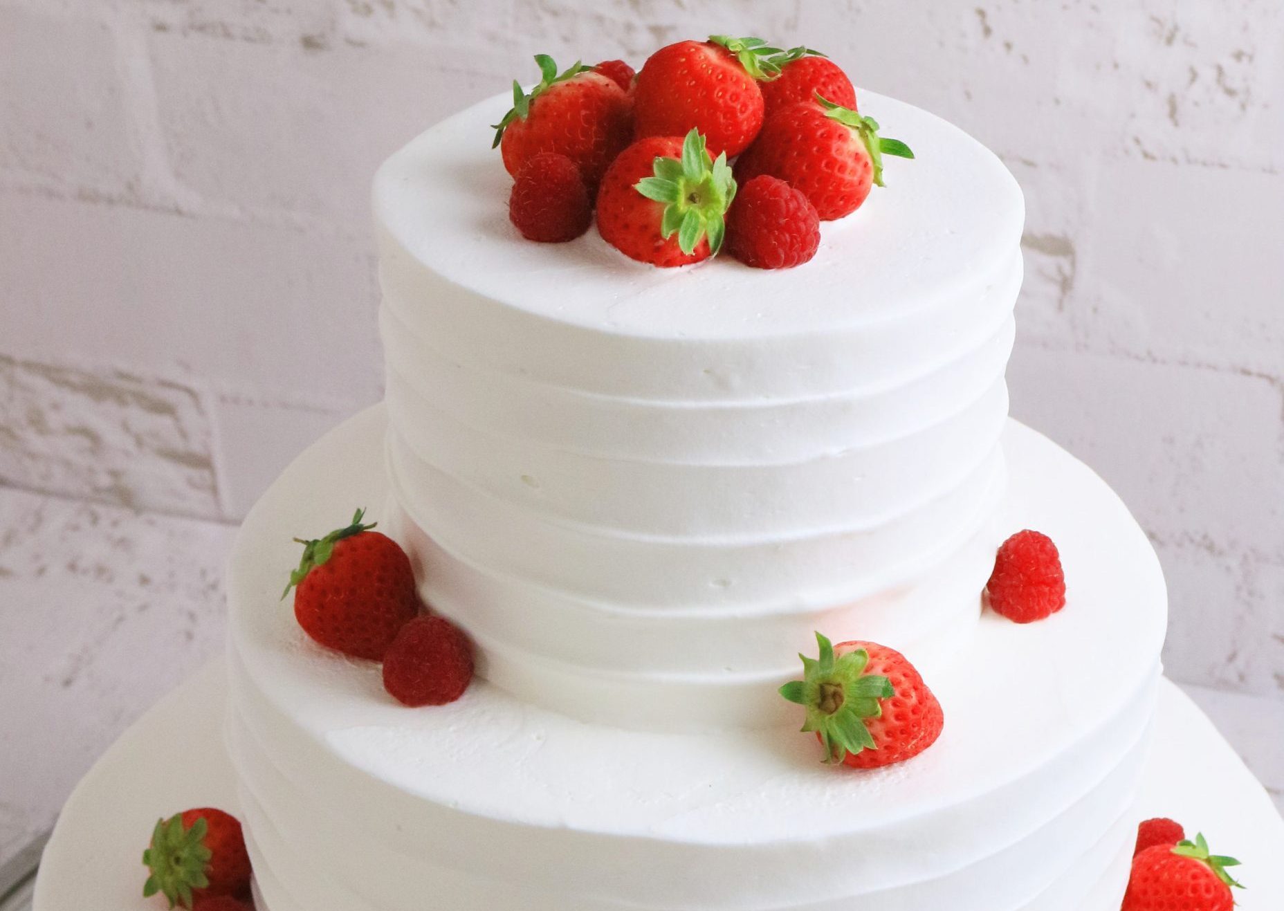 結婚式 ウェディングケーキが３段なのは実は理由があった！由来と意味をご紹介結婚式のプロフィールムービーハニカミムービ