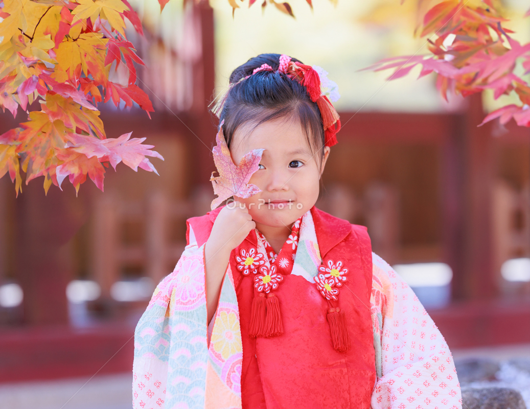 広島護国神社で「七五三早割撮影キャンペーン！」,2025年8月9月限定で、広島護国神社の七五三早割撮影キャンペーンを実施します。七五三の衣装で、神社境内や神社前の緑を背景にスナップ撮影！ ※ご祈祷風景は撮影できません ,38,500円 税込 , ◼️8月9月の平日、土日, ◼️事前予約制, ◼️80カットデータお渡し, ◼️スタジオにて家族写真1カットデータ付,