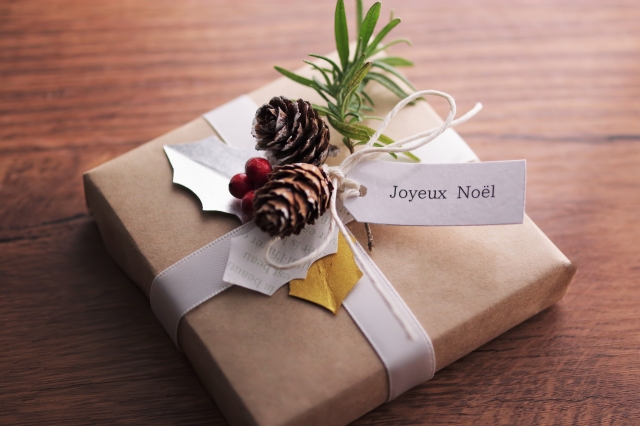 クリスマス包装紙ラッピング