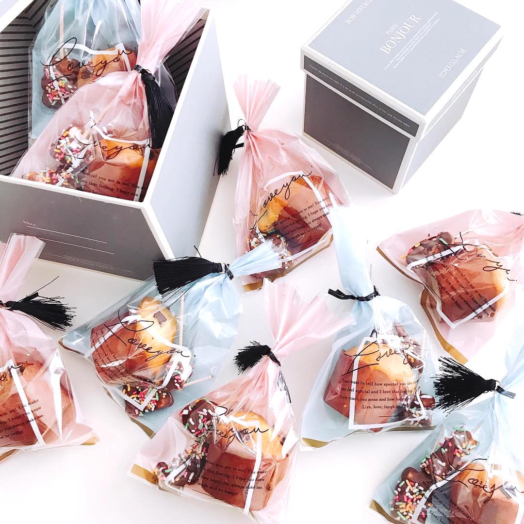 ﾀﾞｲｿｰ100均ﾊﾞﾚﾝﾀｲﾝ2025 ﾗｯﾋﾟﾝｸﾞ箱&袋,ﾃﾞｨｽﾞﾆｰｸﾞｯｽﾞ!ﾁｮｺ包装実例やｾﾘｱも - 100均✖Sweetsレシピ‼