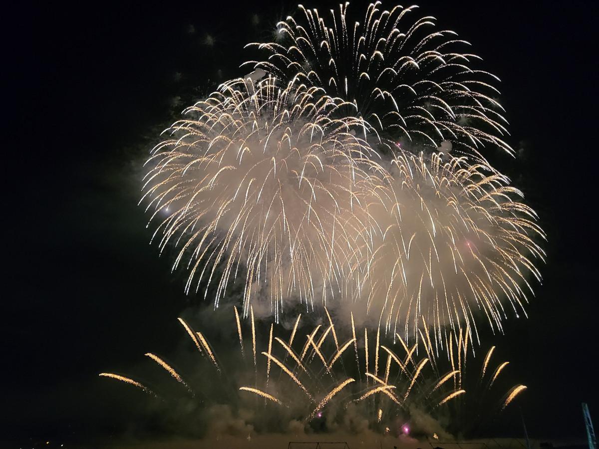 とぎつ夏まつりの花火を見てきました！というか 夜ご飯を食べに行った帰りにちょうど花火が上がっていて、運良く見ることができました初めてとぎつ夏まつりの花火を見たのですが、とてもとても綺麗でした命花火を見ると、夏の終わりを感じで寂しい気持ちになりますね、来年は会場に行って楽しみたいです！夏祭り夏花火大会時津花火大会とぎつ夏まつり時津とぎつ長崎花火大会