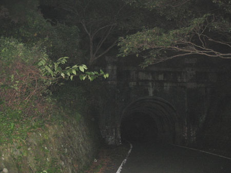 心霊スポット 旧本坂トンネル、首狩神社 - 旅する上越人