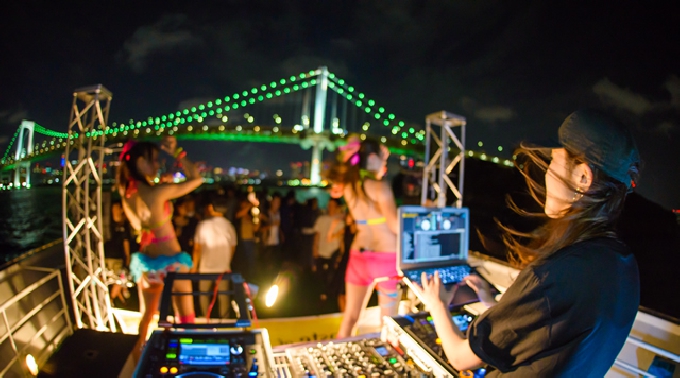 プライベート船上パーティクルーズ東京・横浜の貸切クルーズ専門 リュクスクルーズ