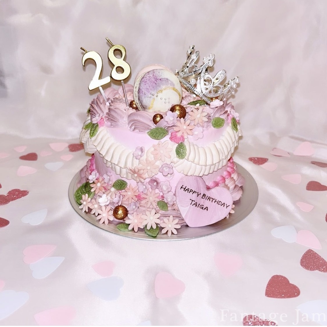 生誕祭ケーキ大切な方のお誕生日ケーキとしてお届けされました！ またまた大人気なティアラケーキです❤ ご依頼ありがとうございました！−−−−−−−−−−−−−−−− 👩🏻‍🍳担当キャスト Harukaさん −−−−−−−−−−−−−−−−デリハートdeliheart