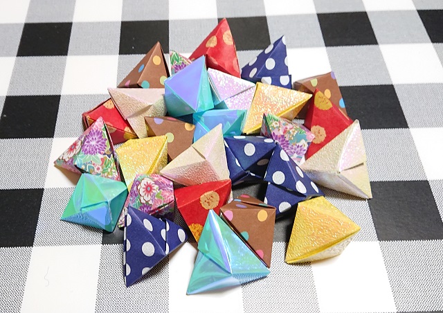 節分 鬼のお面製作 乳児も楽しめる色画用紙を使ったお面の作り方