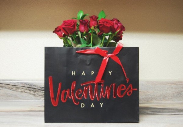 ハッピーバレンタインの意味と由来と英語のスペル使えるねドットコム