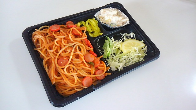 当別町の日の丸亭。 からあげ弁当580円。 このボリュームでこの値段、コスパ最強