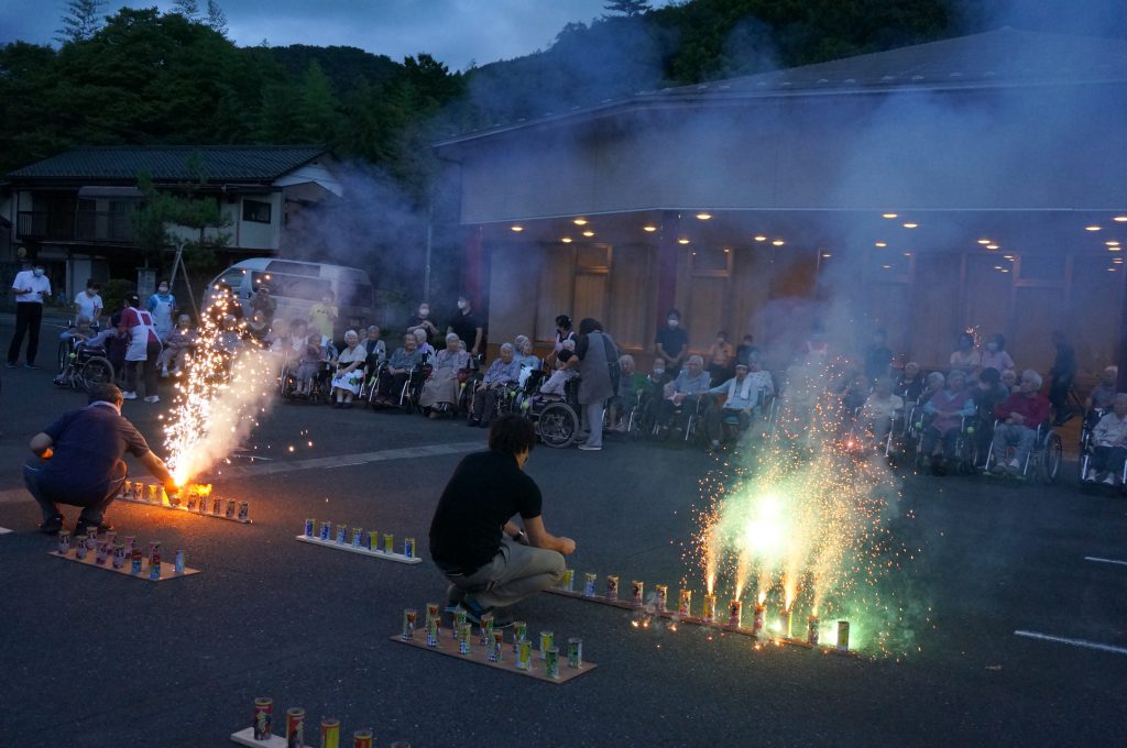 ナイアガラの滝花火 火事TikTok