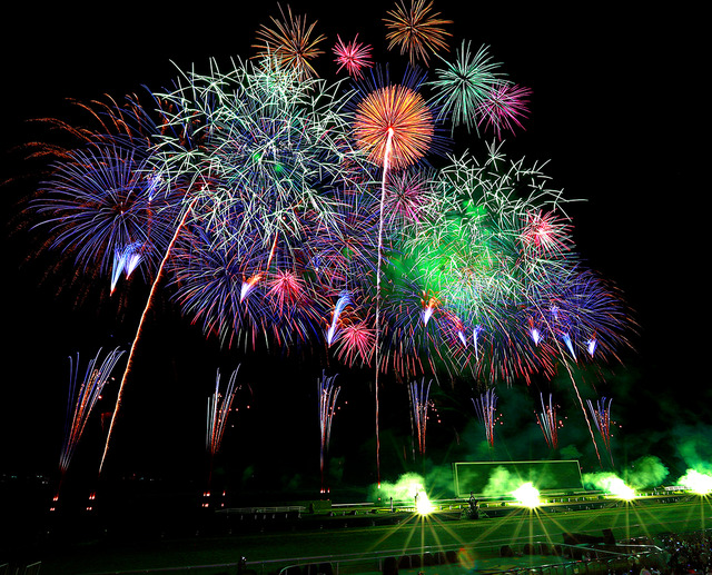 〝彩る天地〟, ・, ・, 淀の京都競馬場花火大会🎆京都芸術花火2024の写真をリールにまとめております☺️, ・,最初のカットは🎥動画で撮影したものですが花火が始まる前に爆焼けした夕焼け空へと久しぶりに綺麗なマジックアワーを見ました😳, ・, ・, ・,初めて撮る場所なので使いそうなレンズを何本か用意し1番使うと思ってた🤔標準ズームレンズ 20-70mm をカメラバッグに入れ忘れ😑,