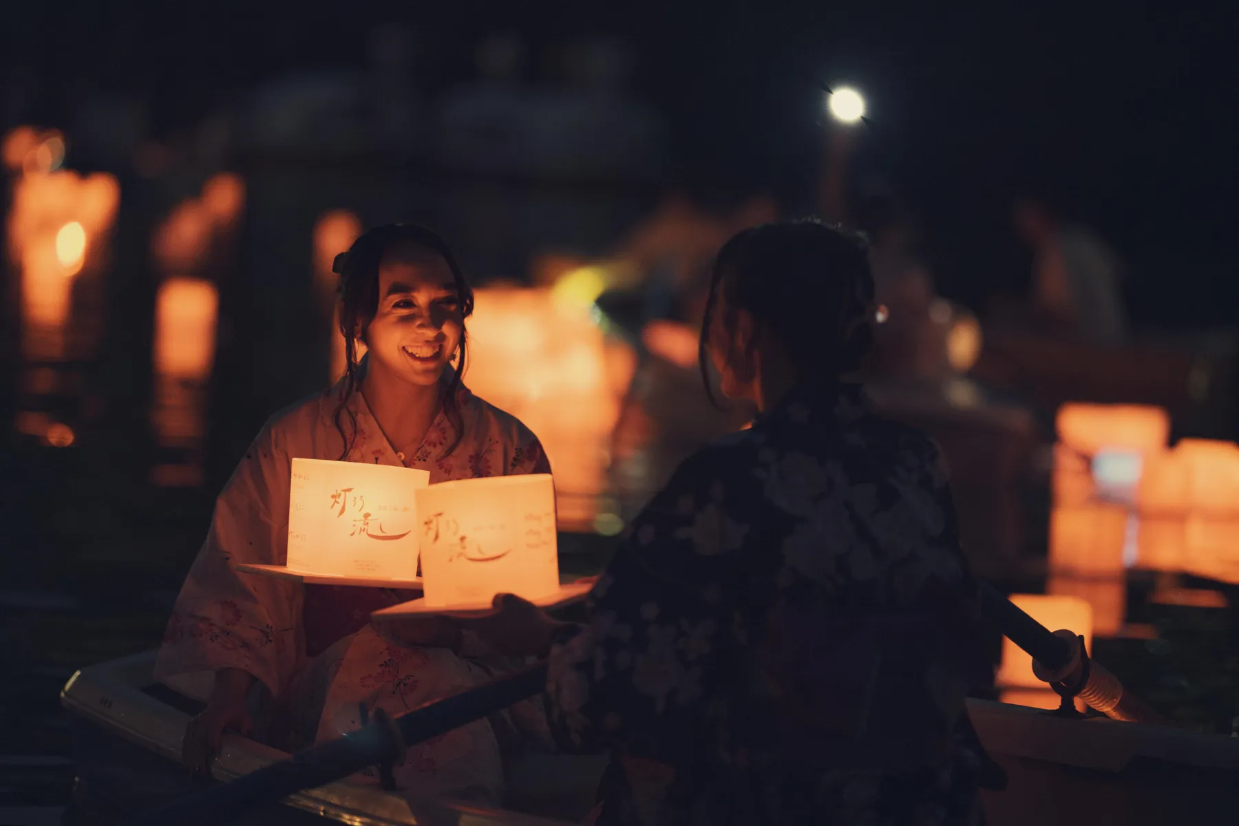 お濠に揺らめく二千の灯。「皇居千鳥ヶ淵 灯ろう流し」が7 24, 25に開催！ – Visit Chiyoda