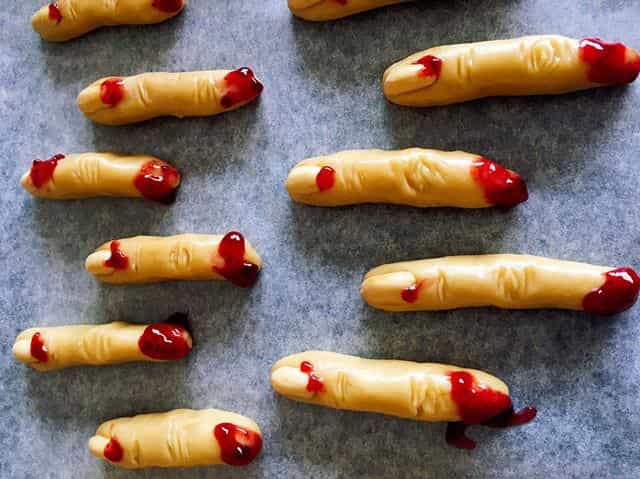 魔女の指クッキー」でイタズラしちゃおう！簡単レシピからホラーアレンジまでおうちごはん