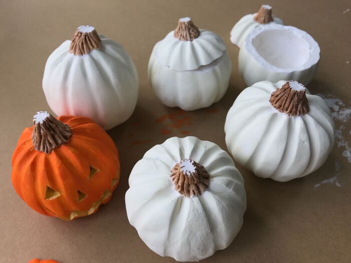 粘土 手作りハロウィン飾りお菓子のリースの作り方