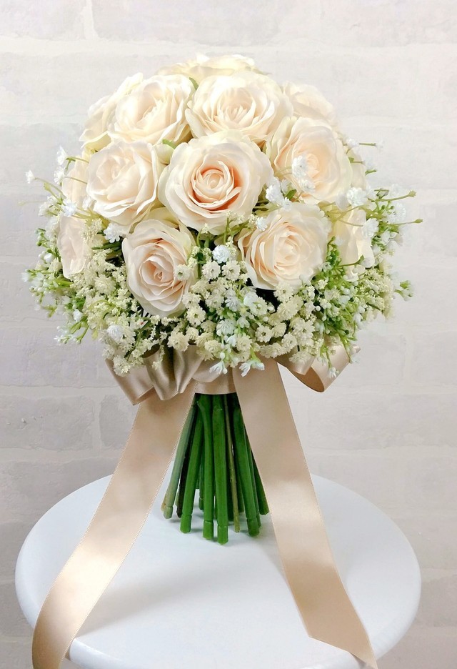 ウエディング✨かすみ草のクラッチブーケ ブートニア付