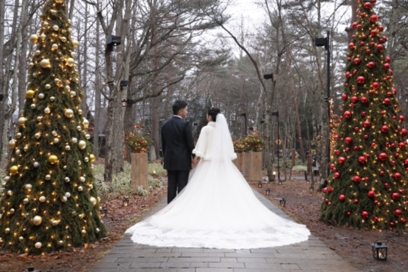 クリスマスウェディングのアイデア10選！結婚式の装飾や演出の参考に 今週のスタスナ omotte magazine fromANNIVERSAIRE記念日にまつわるマガジン