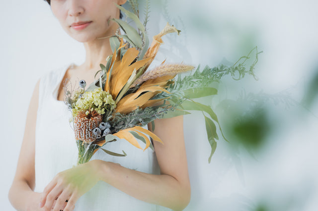 ドライフラワーのブーケは「永遠の愛」の象徴！結婚式や前撮りにおすすめな理由 – 土と風の植物園