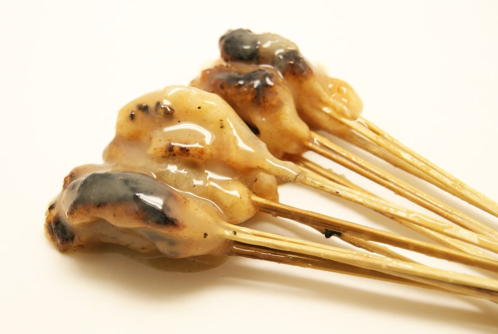 京都・今宮神社名物・あぶり餅の特徴は？かざりや・一和の違い、通販情報も - macaroni