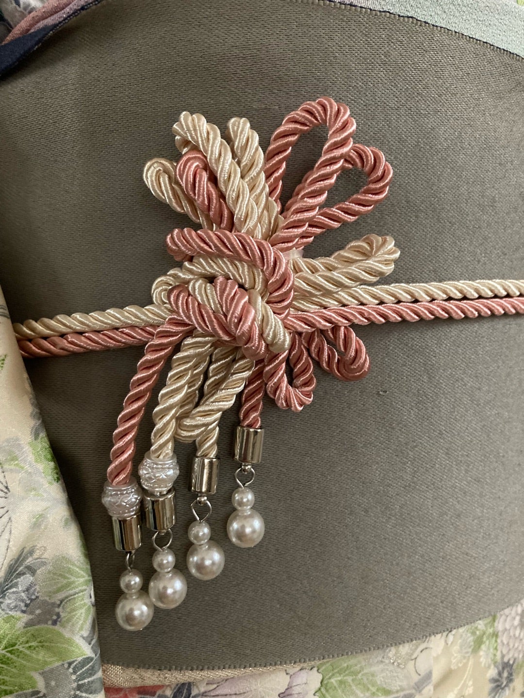 Seria 買うと高価な帯締めを100均で作ってみました！帯留めに合うお好きな色を２本選ぶだけ♪世界に１つのオリジナルが完成♡ぜひお試しくださいスタリス横浜