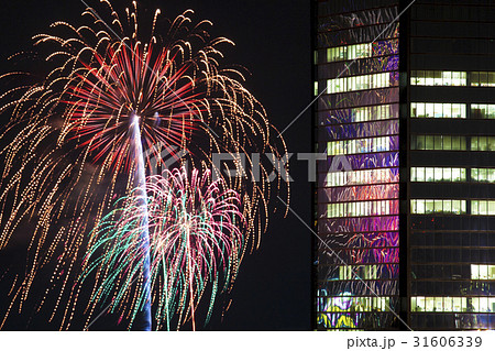 祭りのキャラクター制作で地域活性化を目指す「オマツリーズ」第一弾大阪府「天神祭 」発売から2週間で、販売数1,000セットを突破。地元商店街での販売店舗も増加。株式会社オマツリジャパン